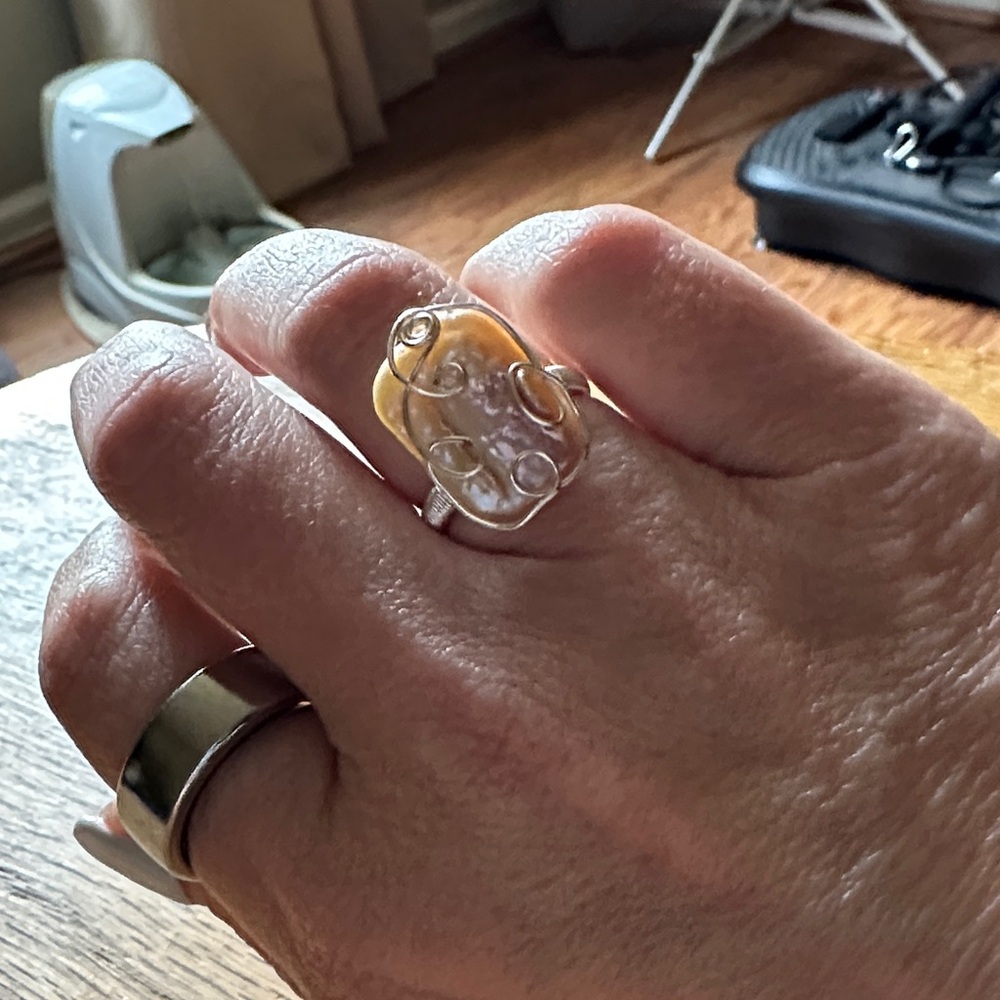 Elegant Sterling Silver and freshwater pearl Ring